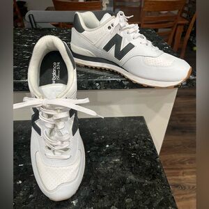 New Balance classic mens 574 leather sneakers white with black logo size 12